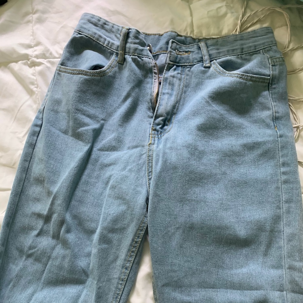 NEVER WORN MOM JEANS